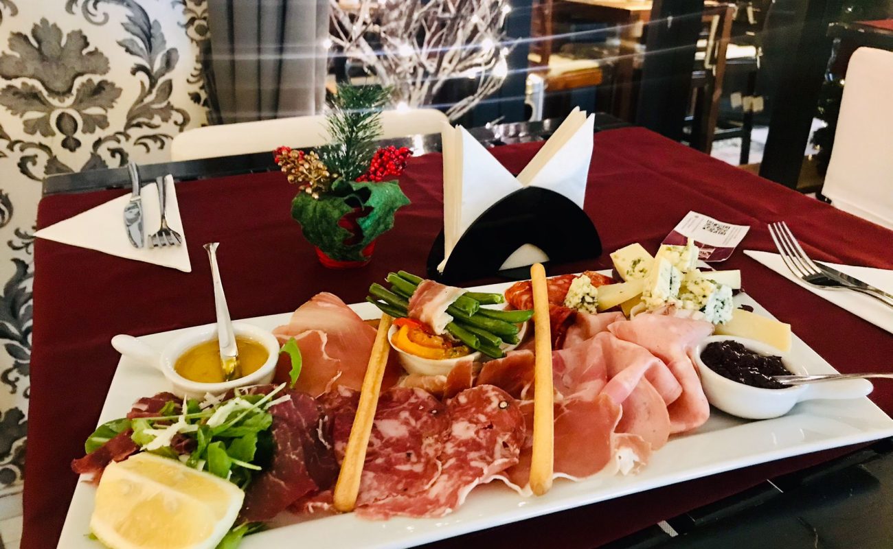 Salumi & Formaggi grandi con confetture, the maxi pleasure of taste.