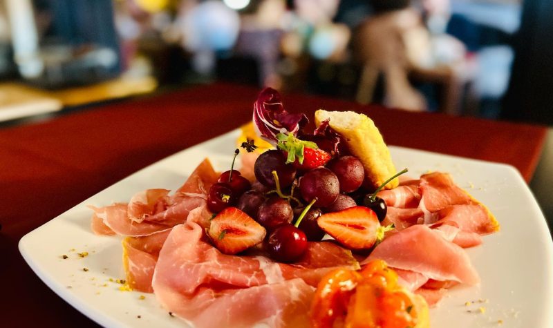 Prosciutto di Norcia IGP with jam, spicy aroma and mild flavour. Prosciutto di Norcia IGP with jam, spicy aroma and mild flavour.