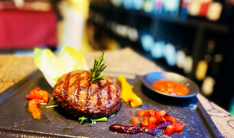Chianina burgers, fine meat with authentic flavour. Chianina burgers, fine meat with authentic flavour.