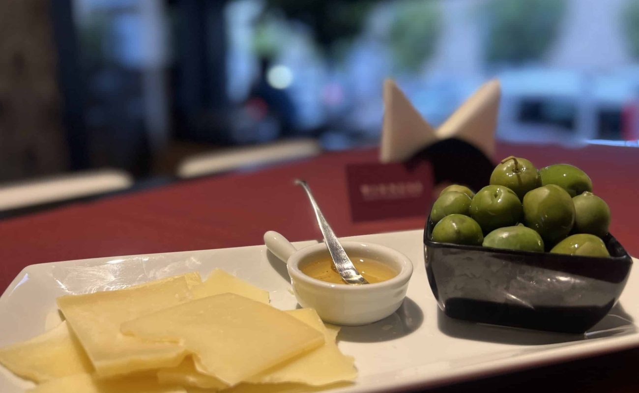 Green Olives & Grana Padano PDO & Honey, a strong flavour mix.