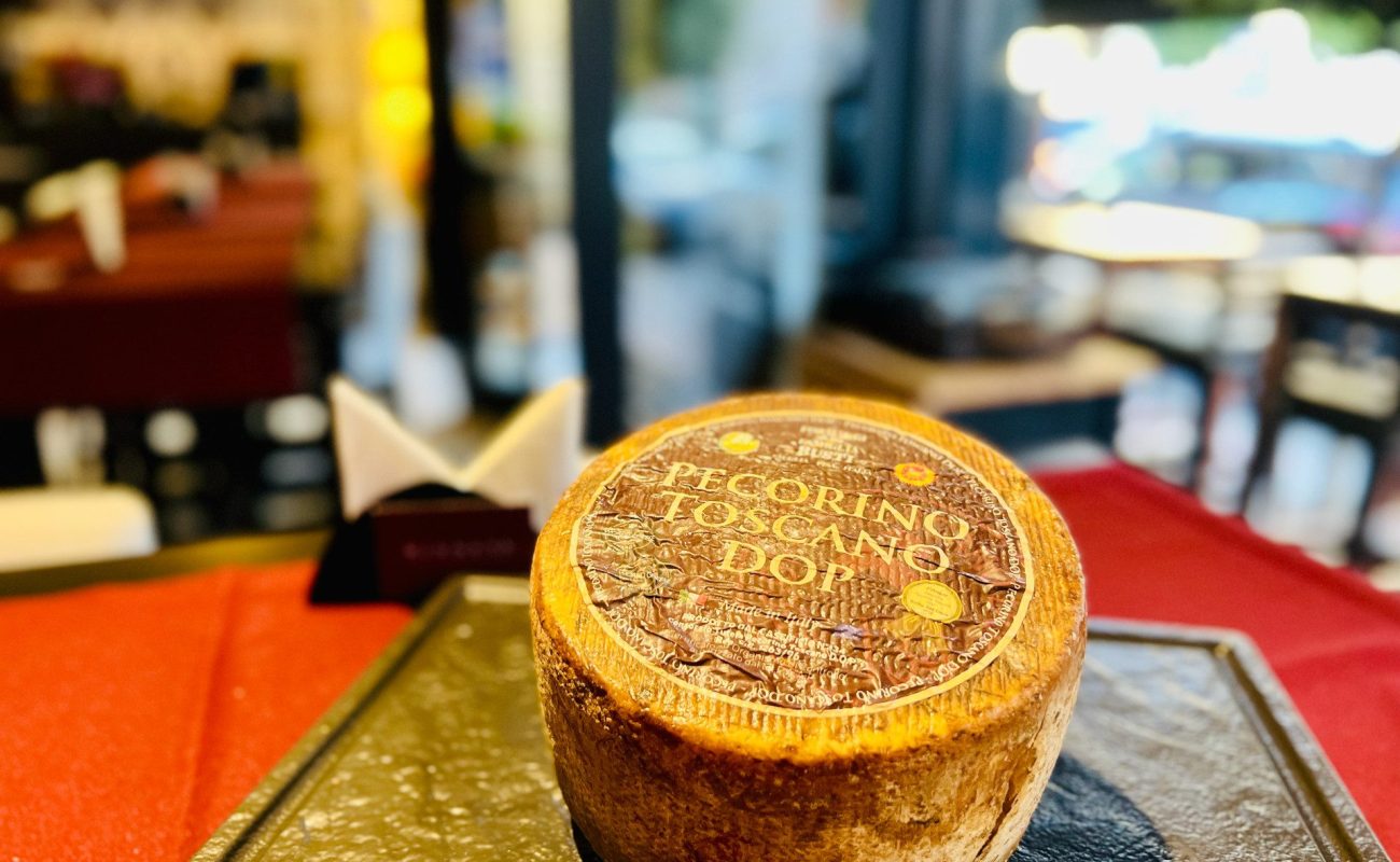 Pecorino Toscano DOP, all the purity of an unmistakable aroma.