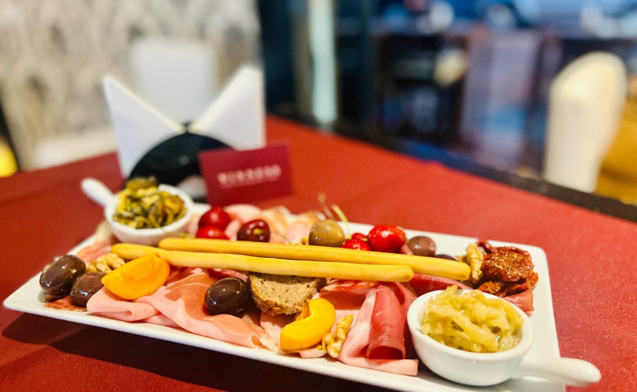 Cold meats plus in oil, a composition of pure taste.