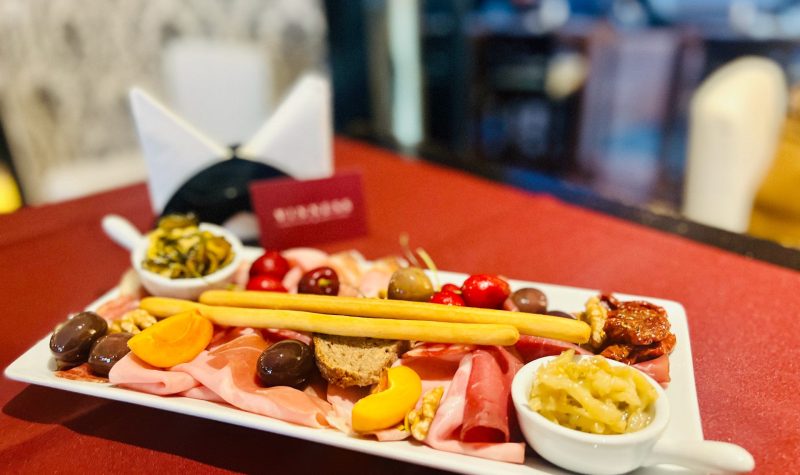 Cold meats plus in oil, a composition of pure taste. Cold meats plus in oil, a composition of pure taste.
